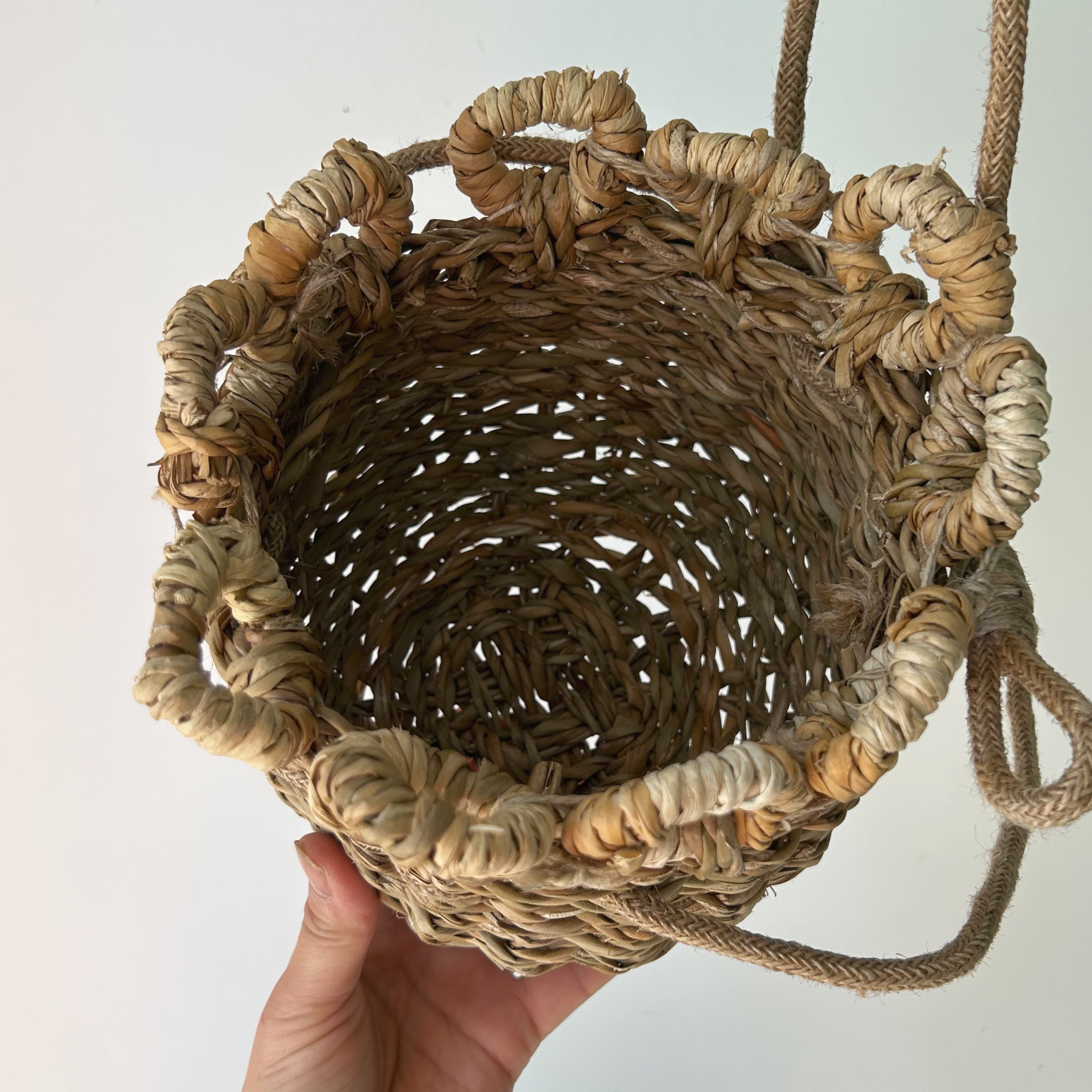VERSE Hanging Weaved Basket (6”x6”)