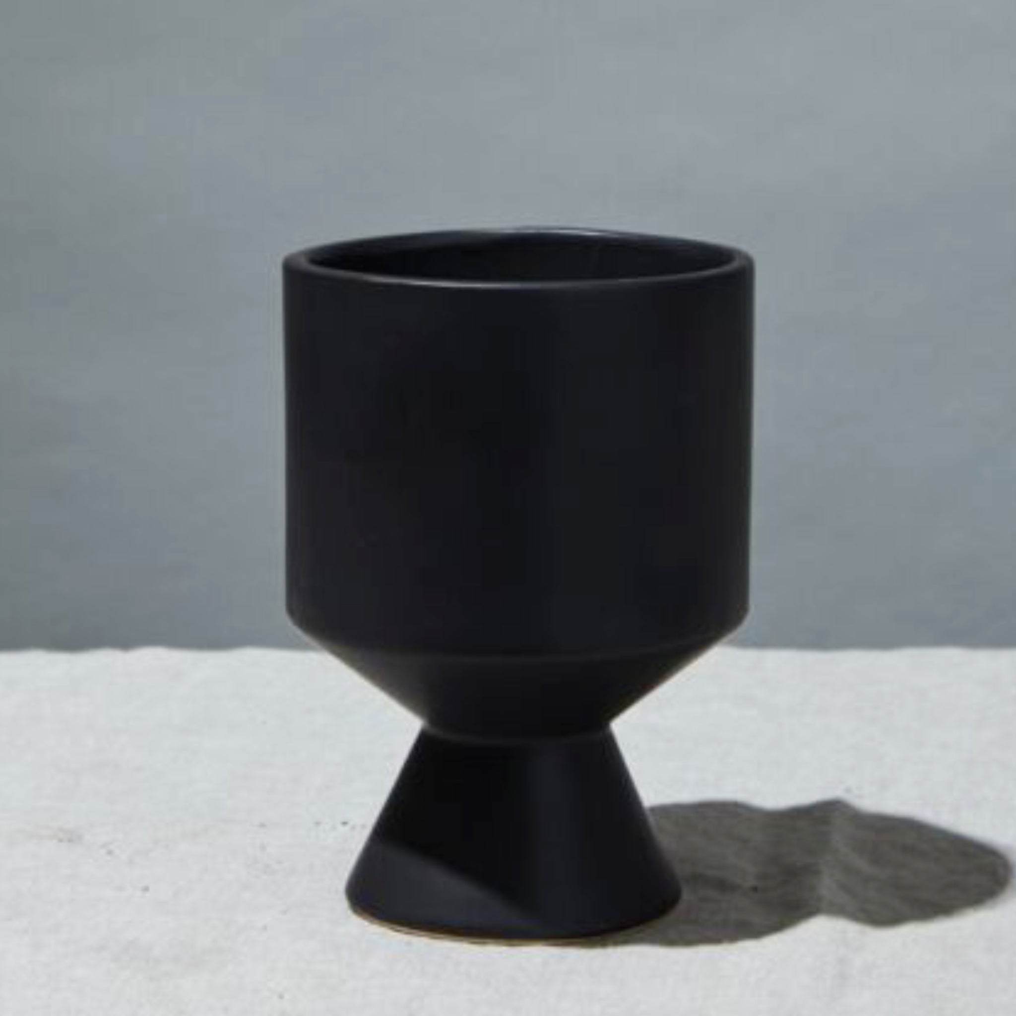 DEVILLE Minimalist Elevated Pot MATTE BLACK (5”x8”)