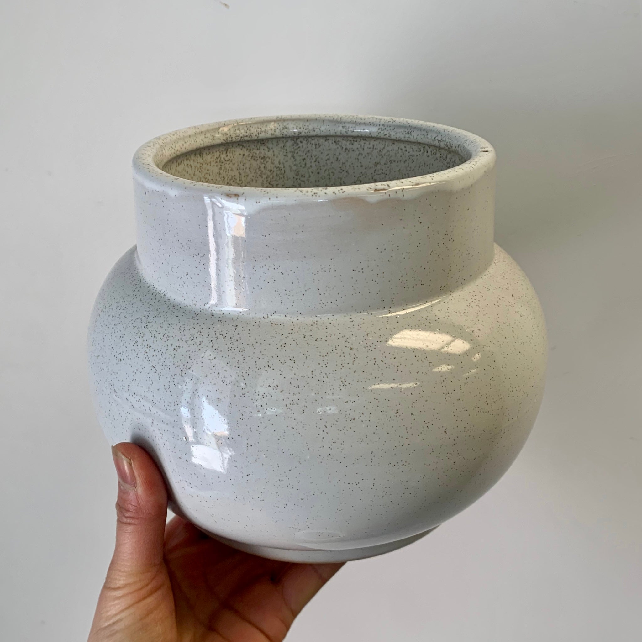 MILA Modern Bulbous Decorative Pot (4"X4.5")