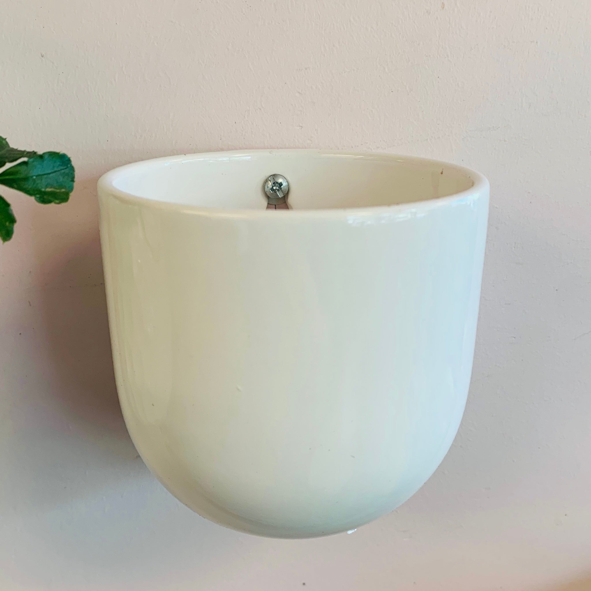 MADDOX Ceramic Wall Pot (3.75”x3.5”) available in Black & White